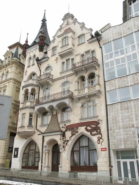 Чехия (Česko): Карловы Вары (Karlovy Vary): дом; 12:25 11.03.2005