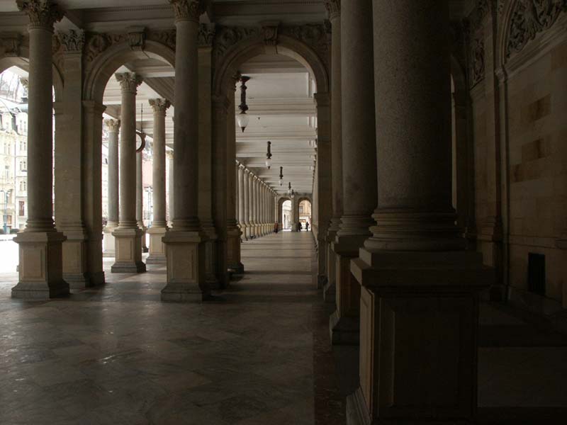 Чехия (Česko): Карловы Вары (Karlovy Vary): Мельничная колоннада; 14:52 11.03.2005