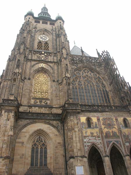 Чехия (Česko): Прага (Praha 1): Пражский Град (Pražský Hrad): собор св. Вита (katedrála sv. Víta); 10:10 09.03.2005