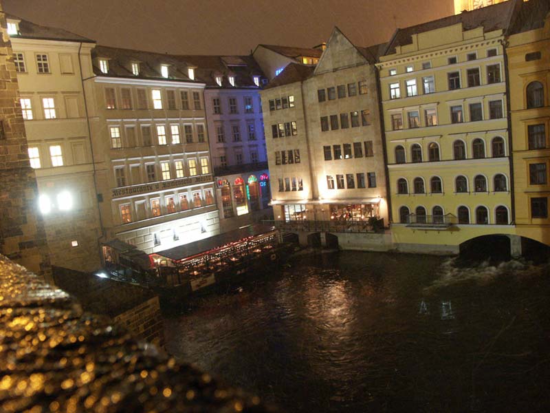 Чехия (Česko): Прага (Praha 1): Старе Место (Staré Mĕsto): с Карлова моста; 19:29 09.03.2005