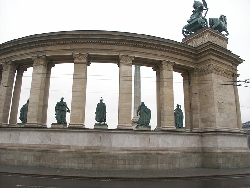 Венгрия (Magyarország): Будапешт (Budapest): XIV. kerület: площадь Героев (Hősök tere); 10:22 06.01.2006