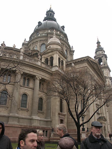 Венгрия (Magyarország): Будапешт (Budapest): V. kerület: Szent István tér: базилика святого Иштвана (Стефана) (Szent István Bazilika); 11:42 06.01.2006