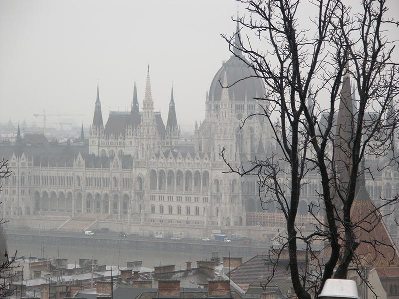 Венгрия (Magyarország): Будапешт (Budapest): V. kerület: парламент (Országház) с Рыбацкого бастиона; 12:10 06.01.2006