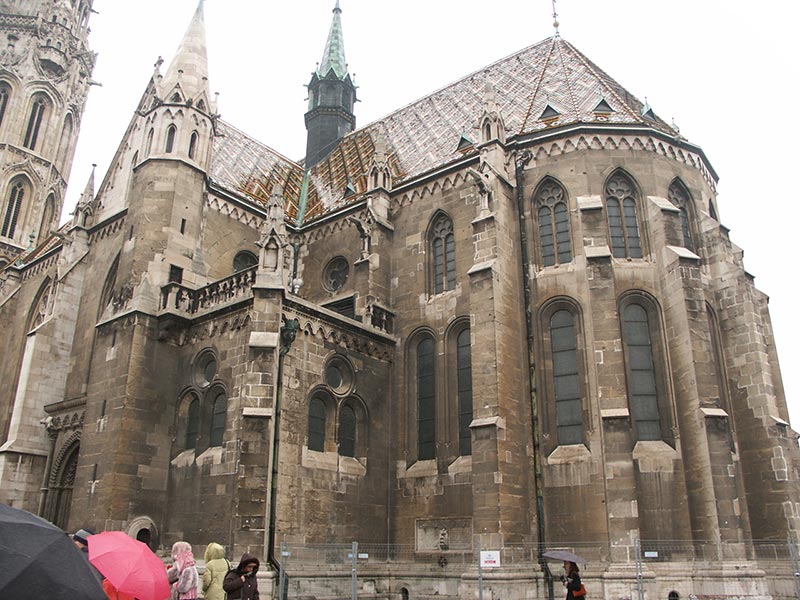 Венгрия (Magyarország): Будапешт (Budapest): I. kerület: Рыбацкий бастион (Halászbástya): церковь короля Матьяша (Mátyás templom); 12:12 06.01.2006