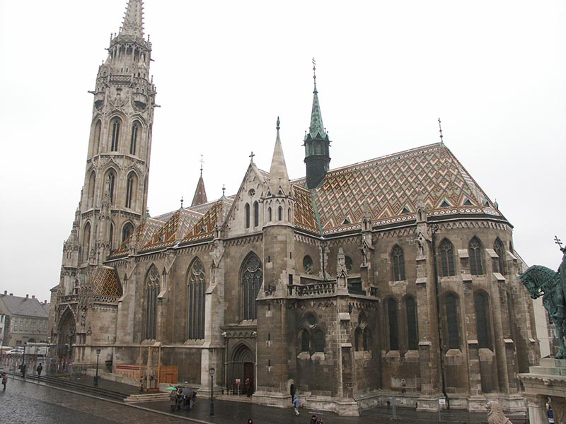 Венгрия (Magyarország): Будапешт (Budapest): I. kerület: Рыбацкий бастион (Halászbástya): церковь короля Матьяша (Mátyás templom); 12:14 06.01.2006