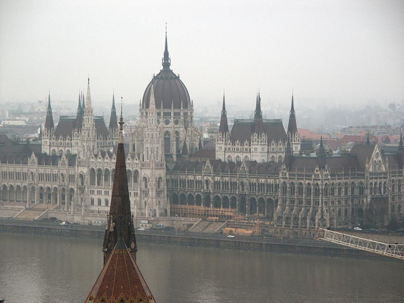 Венгрия (Magyarország): Будапешт (Budapest): V. kerület: парламент (Országház) с Рыбацкого бастиона; 12:19 06.01.2006