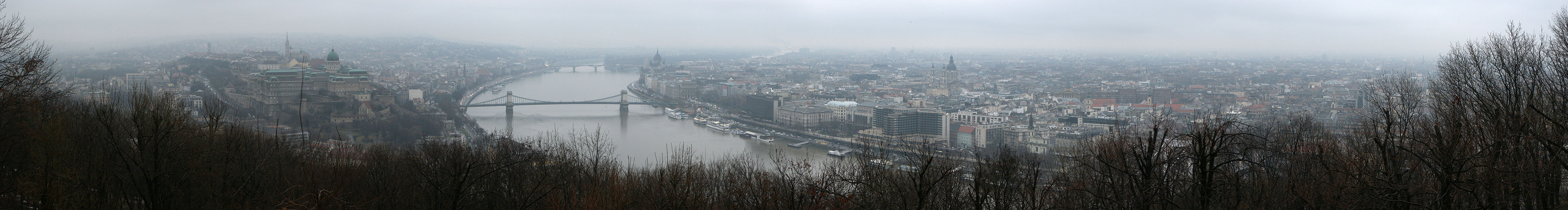 Венгрия (Magyarország): Будапешт (Budapest): I, V. kerület: вид с горы Геллерт; 13:50 06.01.2006