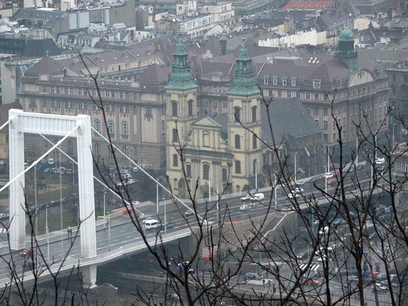 Венгрия (Magyarország): Будапешт (Budapest): V. kerület: вид с горы Геллерт на мост Эржебет (Erzsébet híd); 13:53 06.01.2006