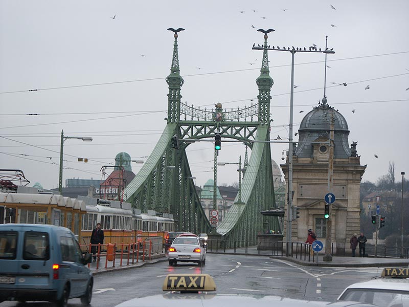 Венгрия (Magyarország): Будапешт (Budapest): мост Свободы (Szabadság híd) с Fövám tér; 14:40 06.01.2006