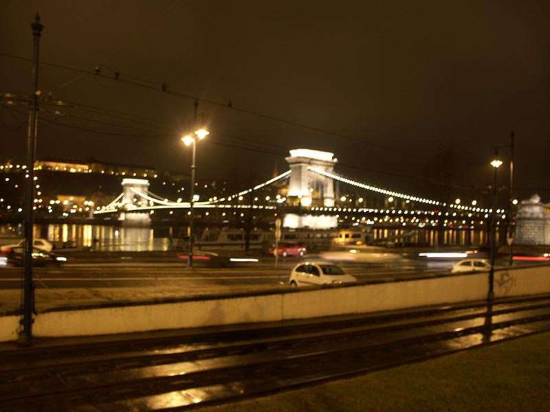 Венгрия (Magyarország): Будапешт (Budapest): V. kerület: Цепной мост Сечени (Széchenyi lánchíd) с Eötvös tér; 17:15 06.01.2006