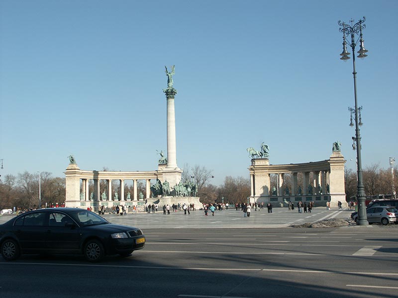 Венгрия (Magyarország): Будапешт (Budapest): XIV. kerület: площадь Героев (Hősök tere); 11:21 08.01.2006