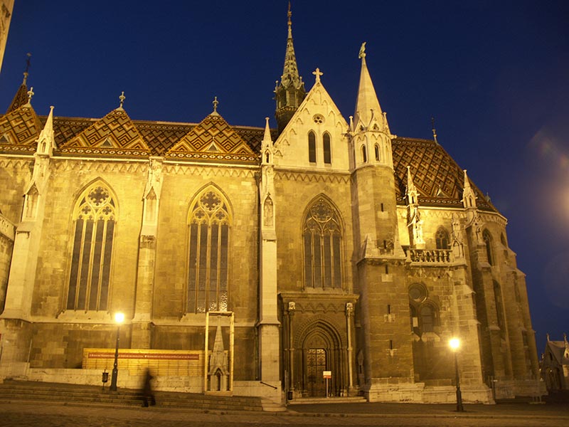 Венгрия (Magyarország): Будапешт (Budapest): I. kerület: Рыбацкий бастион (Halászbástya): церковь короля Матьяша (Mátyás templom); 16:50 08.01.2006