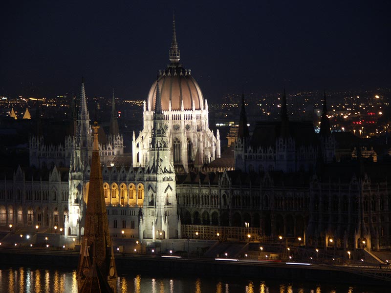 Венгрия (Magyarország): Будапешт (Budapest): V. kerület: парламент (Országház) с Рыбацкого бастиона; 16:55 08.01.2006