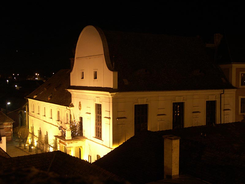 Венгрия (Magyarország): Сентэндре (Szentendre): ратуша; 17:34 07.01.2006