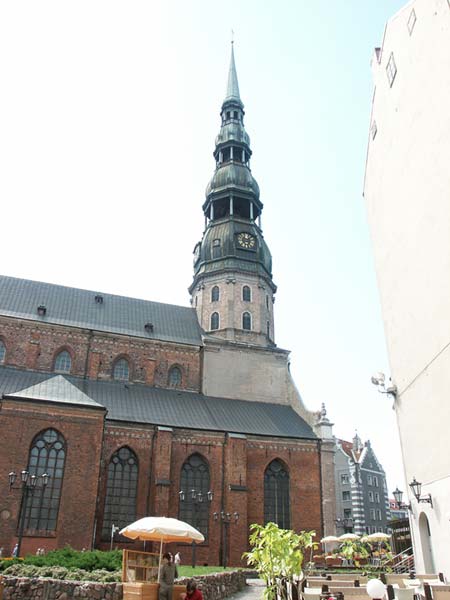 Латвия (Latvija): Рига (Rīga): Vecrīga: Sv.Pētera lut. baznīca; 11:51 08.07.2005