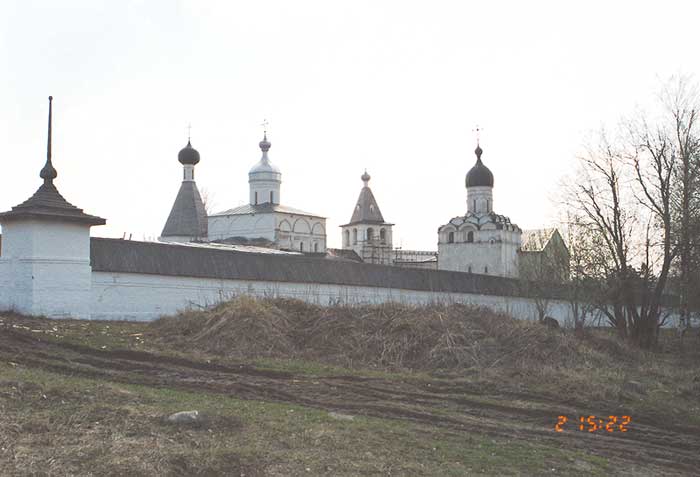 Ферапонтово: север Ферапонтова монастыря; 02.05.2002