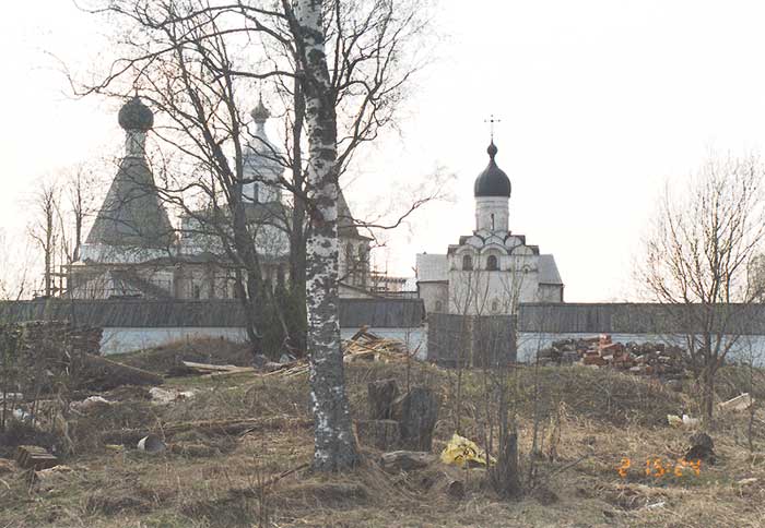 Ферапонтово: восток Ферапонтова монастыря; 02.05.2002