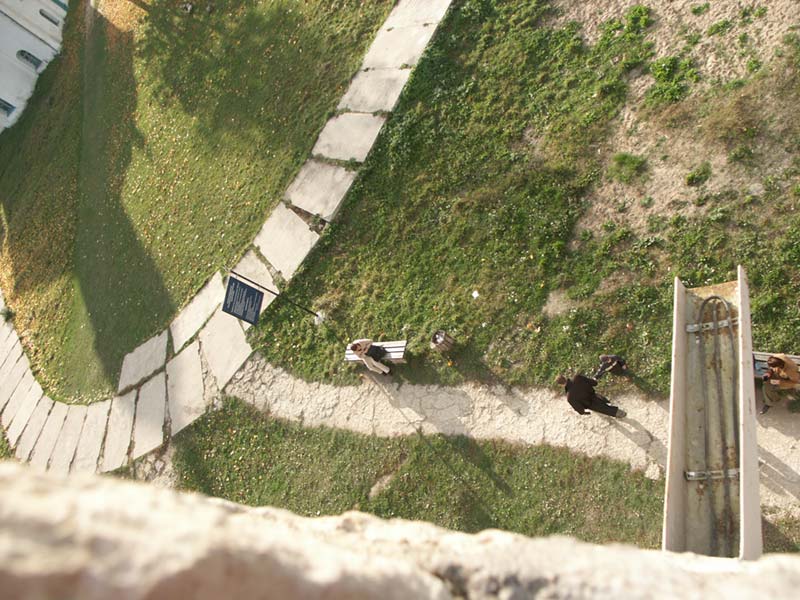 Изборск: крепость: вид с башни Луковка; 16:40 09.10.2005