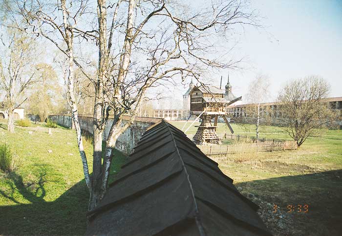 Кириллов: Новый город Кирилло-Белозерского монастыря; 03.05.2002