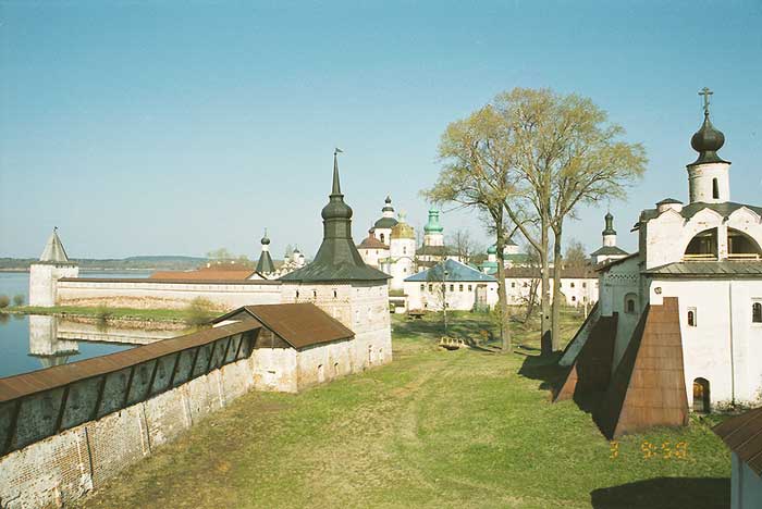 Кириллов: М.Ивановский м-рь Кирилло-Белозерского монастыря; 03.05.2002