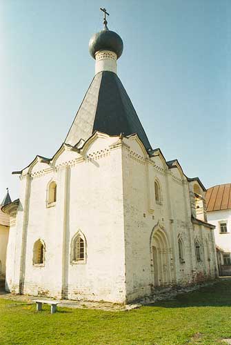 Кириллов: с-з церковь Евфимия Кирилло-Белозерского монастыря; 03.05.2002