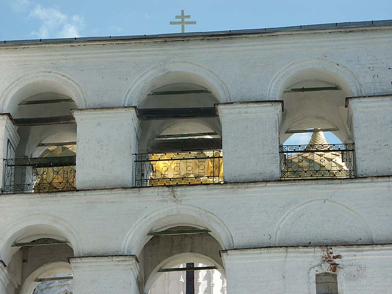 Кострома: Ипатьевский монастырь: Старый город: звонница, запад; 13:00 05.08.2005