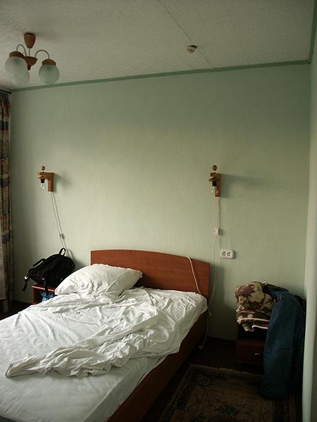 Красноярск: г-ца Восток, к.506, спальня; 13.07.2004