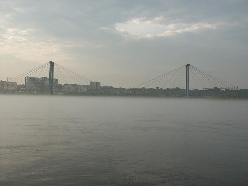Красноярск: р.Енисей, мост пешеходный; 14.07.2004