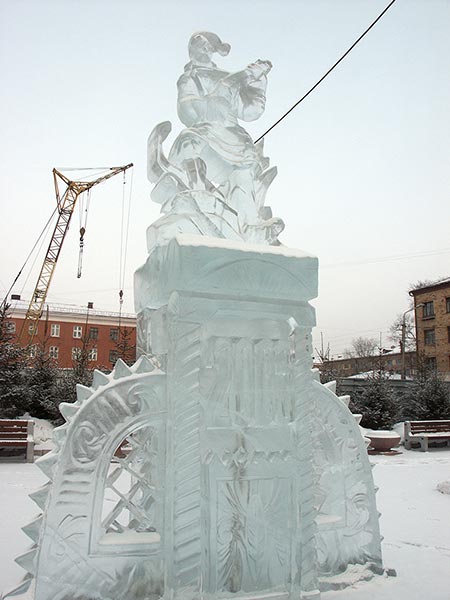 Красноярск: ледяная скульптура на пр.Мира; 22.01.2005
