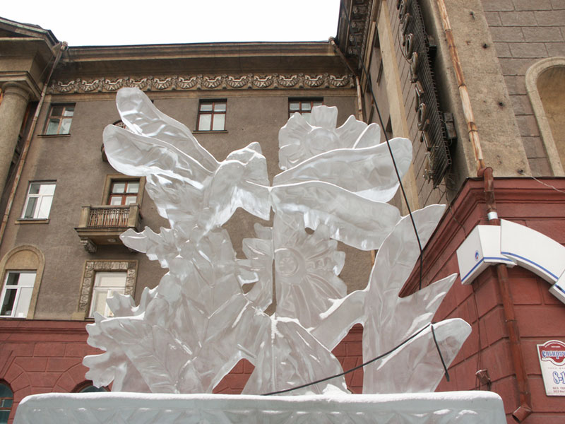 Красноярск: ледяная скульптура на пр.Мира; 22.01.2005