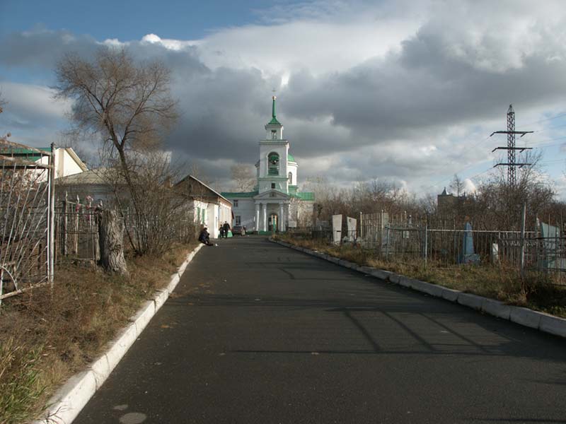 Красноярск: Троицкое кладбище: Троицкий собор; 13:47 29.10.2005