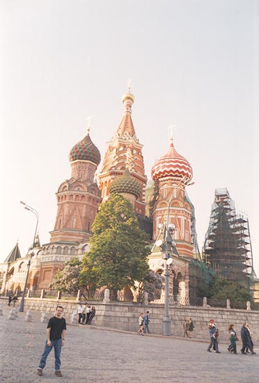 Москва: Васильевский спуск, церковь Василия Блаженного; 14.05.2002