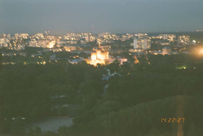 Москва: город из г-цы Измайлово, корпус Гамма; 14.05.2002