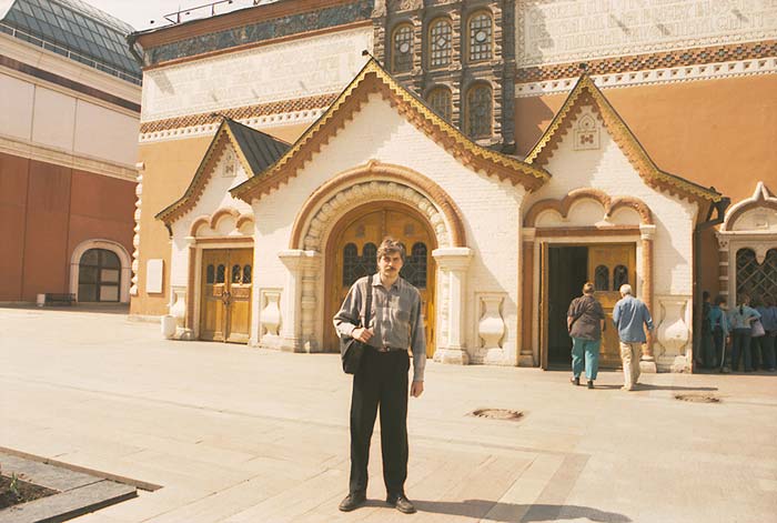 Москва: Лаврушенский пер., Третьяковская галерея; 16.05.2002