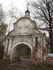Россия: Нижегородская область: Балахна: ворота на кладбище с церковью Троицкой; 10:20 09.05.2006