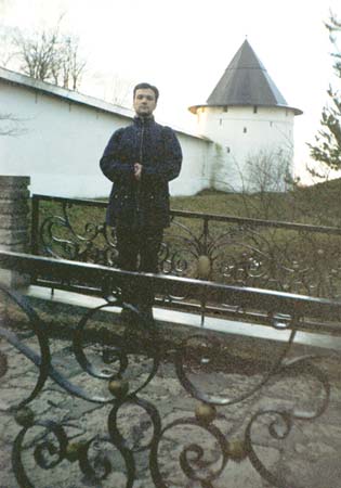Печоры: возле Псково-Печорского м-ря, 11.12.1999