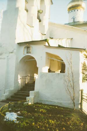 Печоры: церковь Николы Вратаря Псково-Печорского м-ря, 11.12.1999
