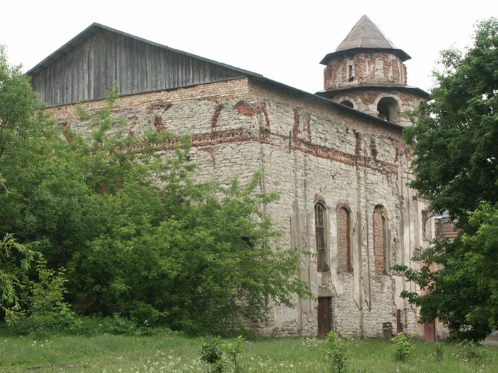 Псков: Средний город: церковь Богоматери Одигитрии, с-в; 12.06.2004