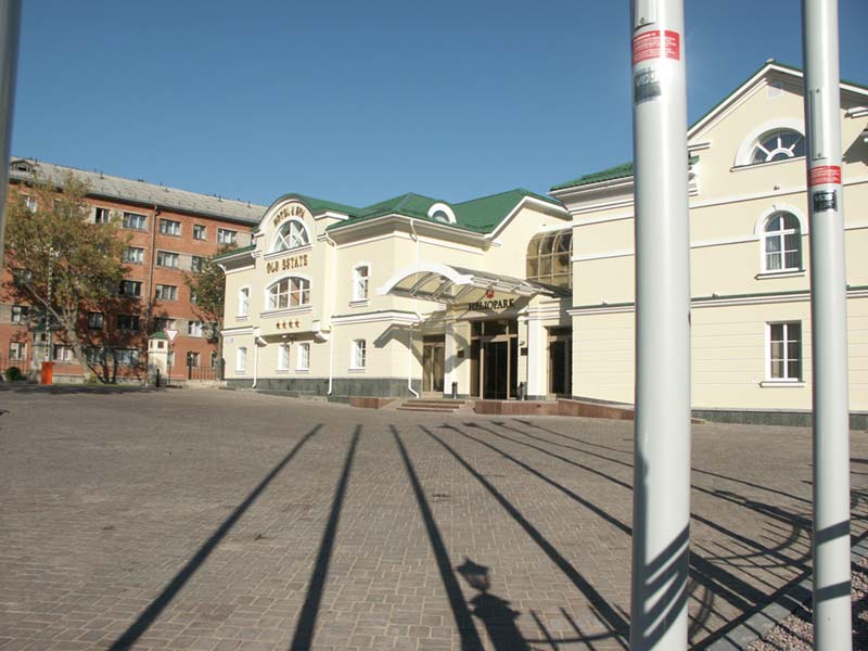 Псков: Запсковье: гостиница "HELIOPARK Old Estate"; 14:42 08.10.2005