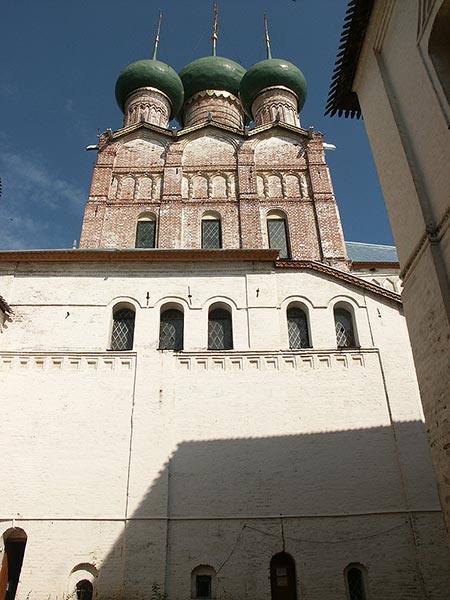 Ростов Великий: Кремль: юг церковь Иоанна Богослова; 04.08.2003