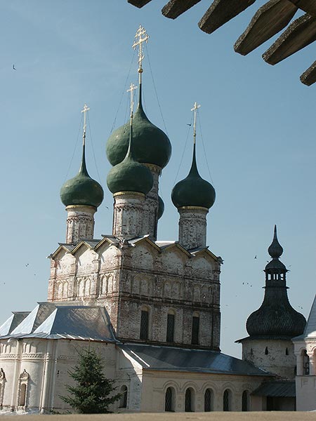 Ростов Великий: Кремль: с-в церковь Иоанна Богослова; 05.08.2003
