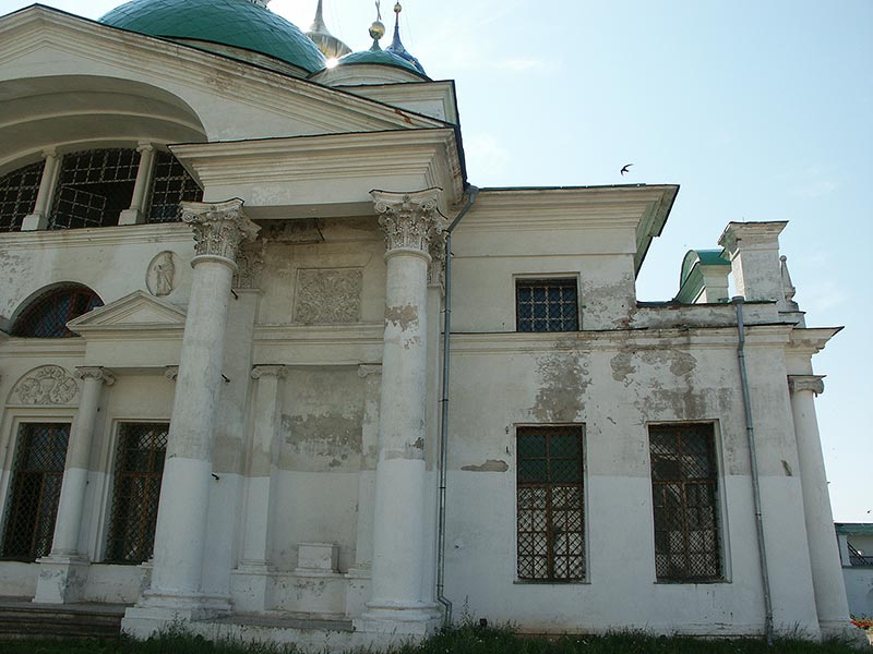 Ростов Великий: север церковь Яковлевская; 05.08.2003