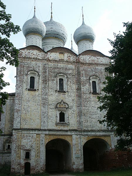 Борисоглеб: Борисоглебский м-рь: церковь Сергиевская, север; 05.08.2003