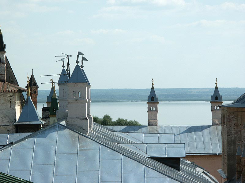 Ростов Великий: Кремль: озеро Неро со звонницы Успенского собора; 14:48 06.08.2005