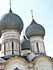 Ростов Великий: Кремль: главы Успенского собора со звонницы; 14:57 06.08.2005