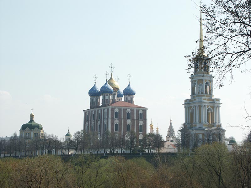 Рязань: Кремль: собор Успенский и колокольня, с-з; 01.05.2005