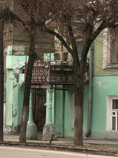 Рязань: ул.Садовая,22: дом с балконом; 02.05.2005