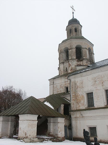 Смоленск: Центр: Вознесенский м-рь: церковь Соборная, ю-в; 11.12.2004