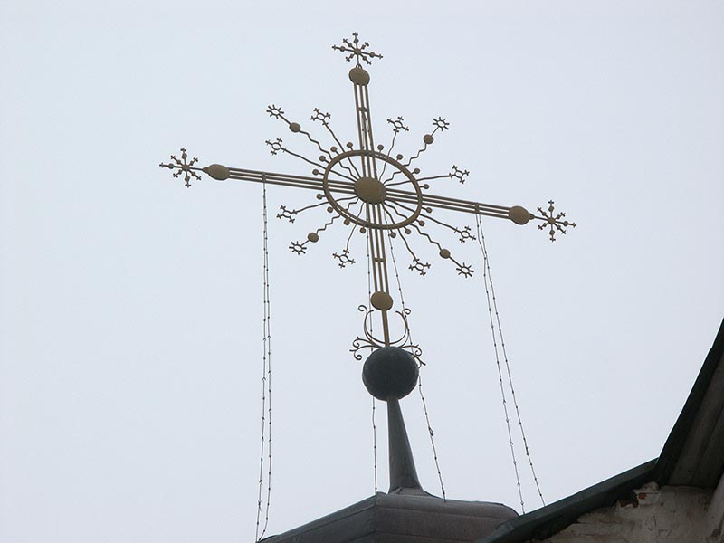 Смоленск: Центр: Вознесенский м-рь: крест церковь Соборная, запад; 11.12.2004