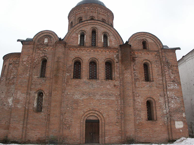 Смоленск: Правобережье: церковь св.Петра и Павла, север; 12.12.2004
